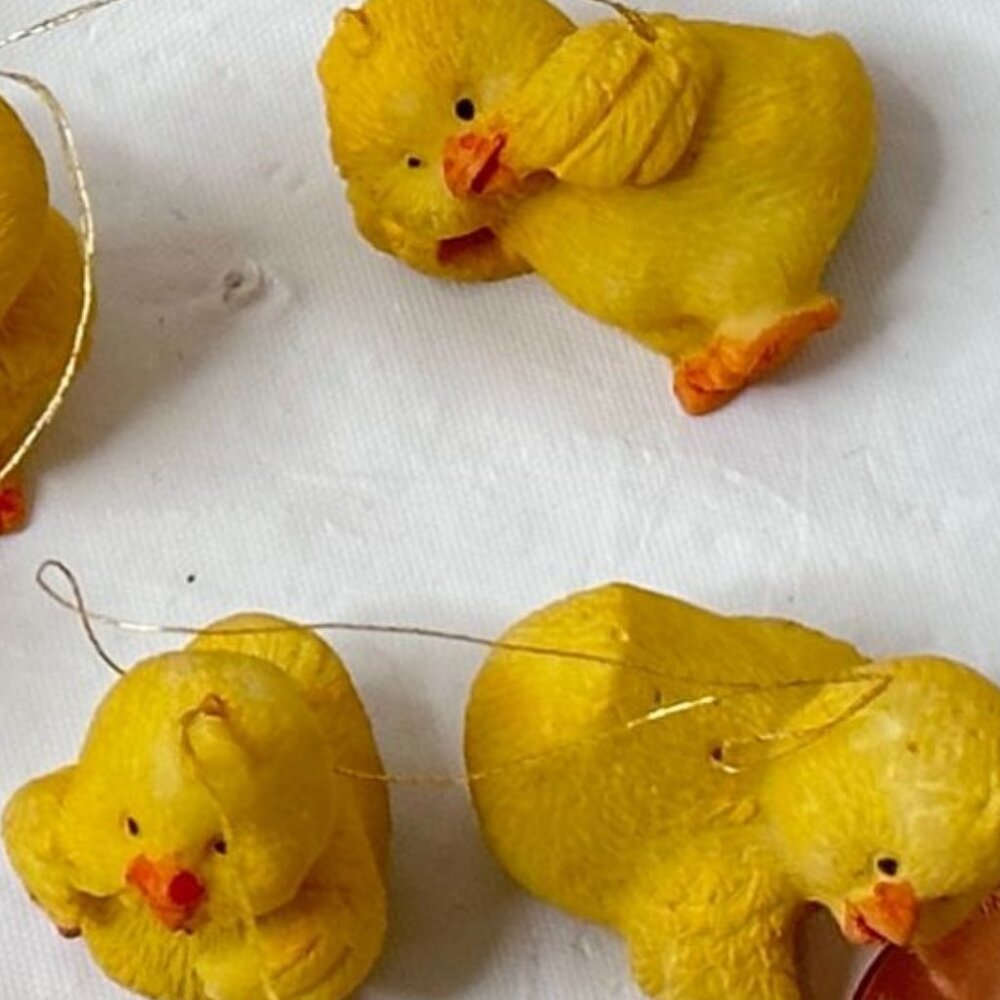 Easter Miniature Tree Baby Chicks and 11 Tiny Peeps Hangers Decorations Crafts - Picture 4 of 4